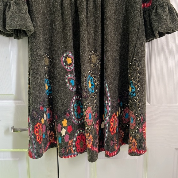 Multi-colored dress. - Picture 2 of 6